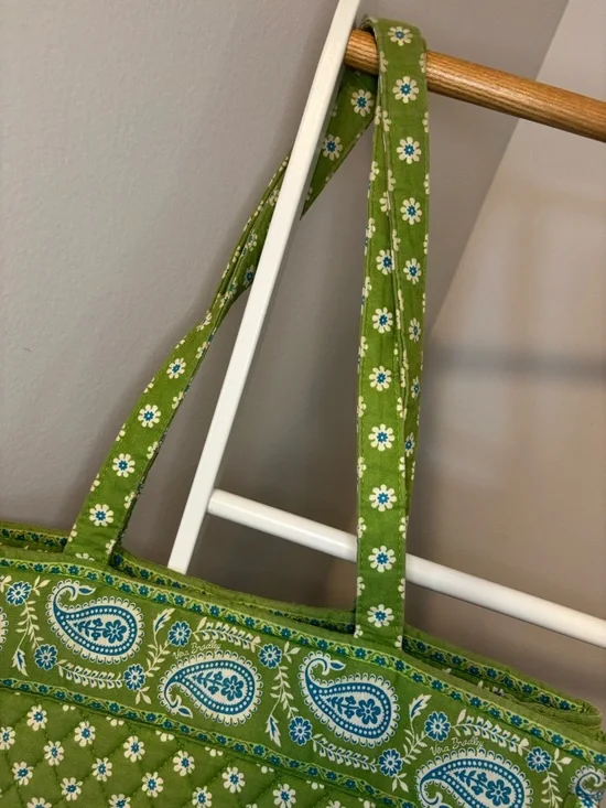 Vera Bradley 3 Piece Set, Quilted Green Floral Tote with Matching Wallet & Pouch - Picture 8 of 16